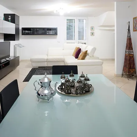 3 Bedroom Gorgeous In Holiday home